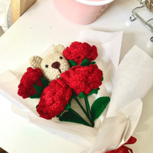 Rosebud Snuggle – Rose Bouquet