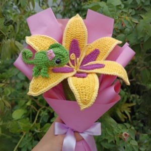 Tangled Bloom – Crochet Rupanzel Bouquet